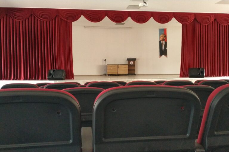 sahne.komferans .toplantı salonu.